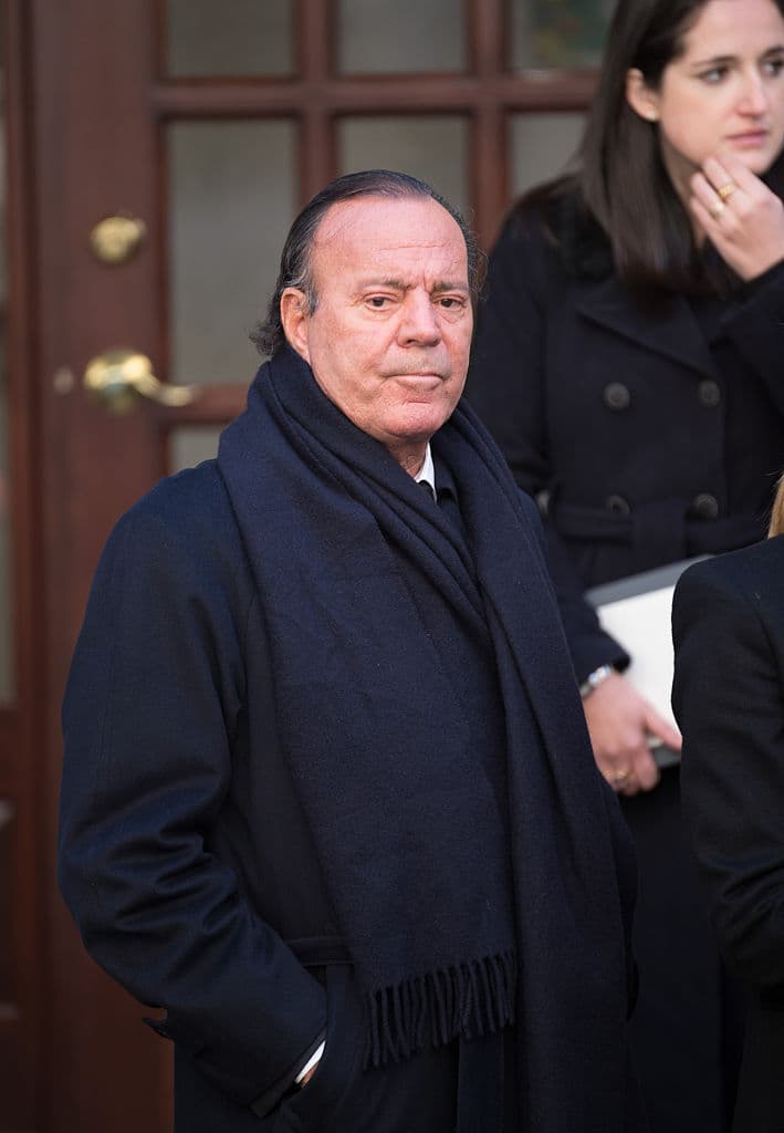 "Nosotros mantenemos que el asunto ya está juzgado en varios procedimientos anteriores, en un total de tres: dos en Valencia (1991 y 1992) y uno en Marbella en 2004", detalló a EFE el abogado del cantante, Fernando Falomir, cuyo despacho lo ha representado en las tres demandas pasadas y la actual.