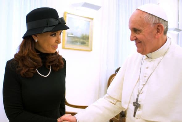 El papa Francisco y la presidenta de Argentina, Cristina Fernández de Kirchner, mantuvieron un encuentro a solas que se prolongó unos 20 minutos, informó el portavoz vaticano, Federico Lombardi.