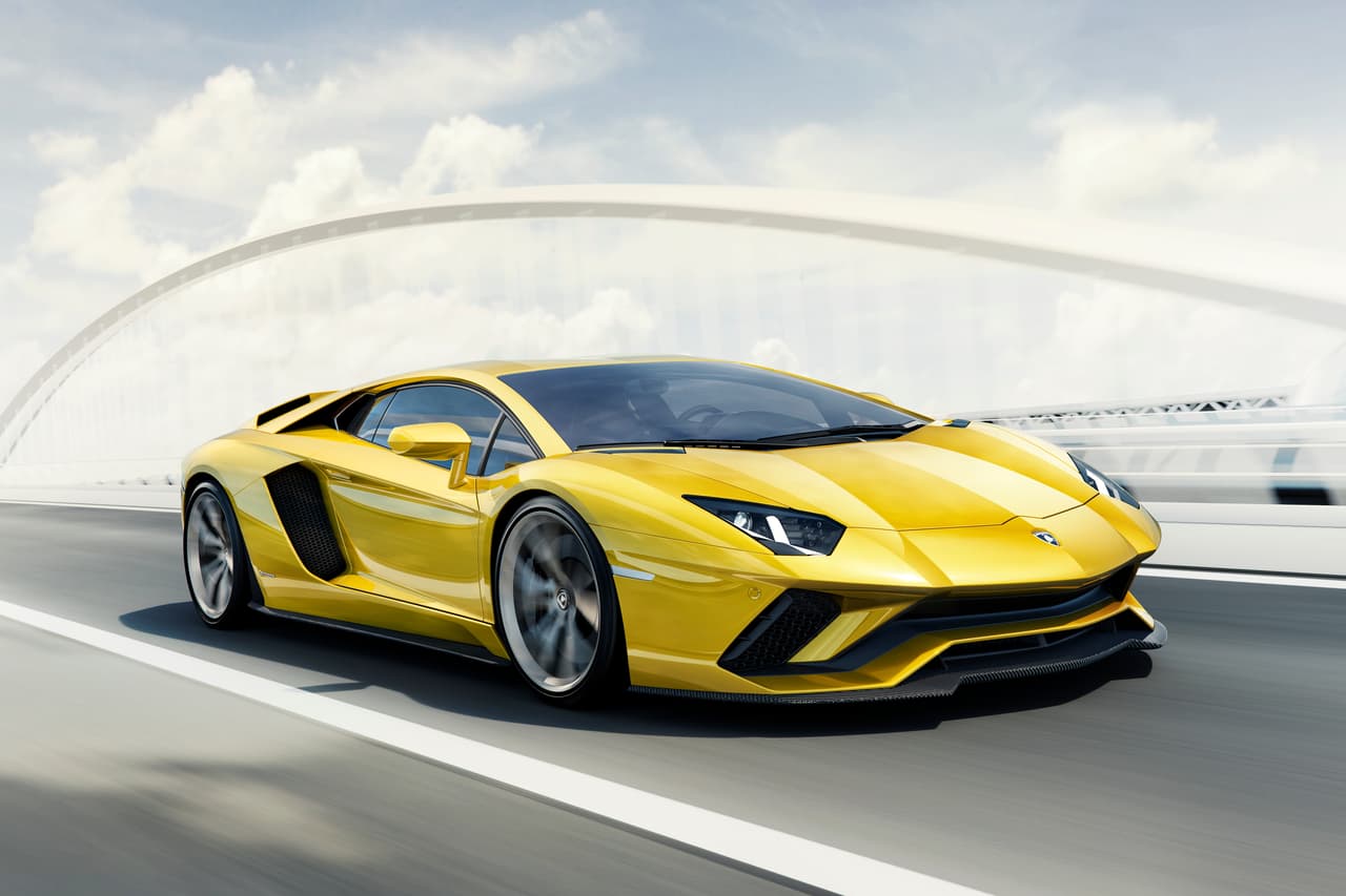 Según Lamborghini, el Aventador S acelera de
<b>0 a 62 millas</b> por hora en
<b>2.9 segundos</b>, y alcanza una velocidad final de
<b>217</b>
<b>millas</b>
<b>por</b>
<b>hora</b>.
