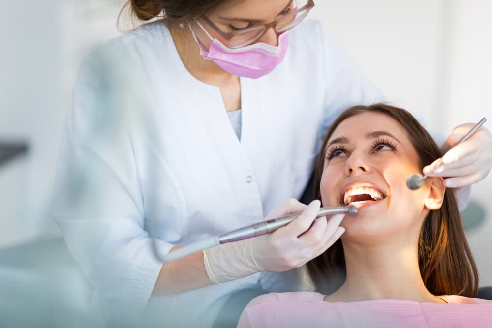 <b>Salud -</b>
<br>Tiempo de ir al dentista. Revisa tu dentadura pues muchos problemas de salud se asocian a las caries dentarias o a una masticación defectuosa.