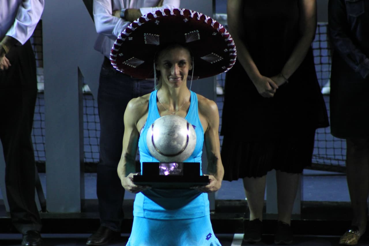 Lesia Tsurenko, de Ucrania, es la campeona de la rama femenil.