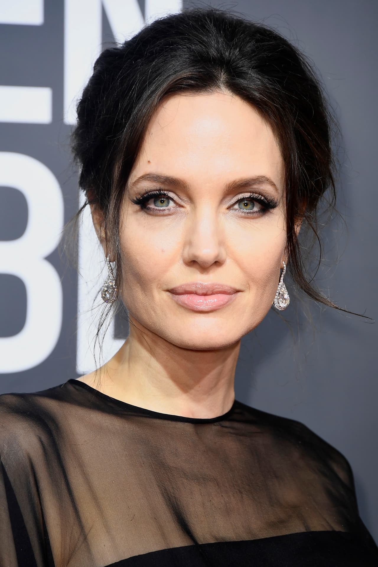 Luego de presentar la demanda de divorcio el 20 de septiembre de 2016, Angelina Jolie pidió la custodia total de sus seis hijos.
<br>