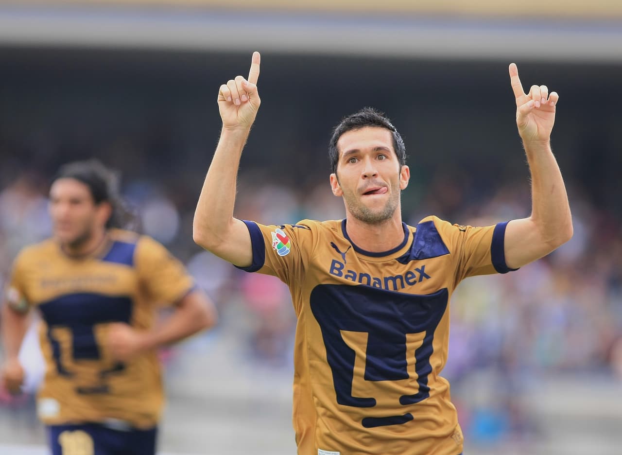 El delantero español
<b>Luis García</b>, que jugó en equipos como el Barcelona, Atlético de Madrid y Liverpool, con quien levantó la Champions League en 2005, militó en Puebla (2011) y Pumas (2012-13).