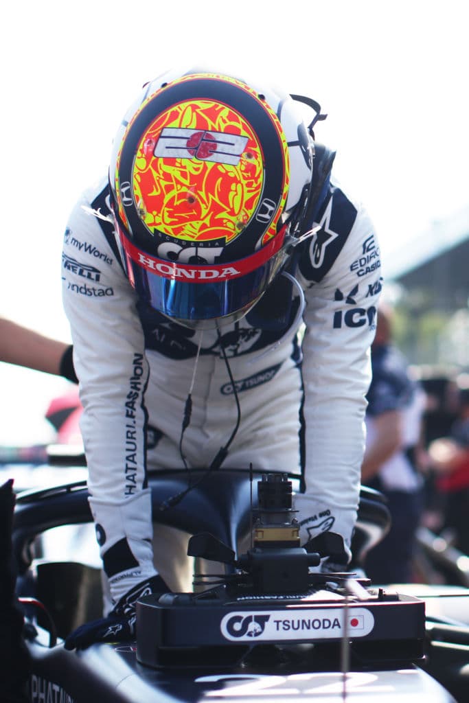 Daniel Ricciardo se lleva el Gran Premio de Italia y, en segundo lugar llegó su compañero Lando Norris, dandole a McLaren el uno dos en el podio. Max Verstappen y Lewis Hamilton tuvieron un incidente al inicio de la carrera, dejándolos fuera, mientras que Sergio Pérez llegó en tercer lugar pero tras una penalización, cayó a la quinta posición.