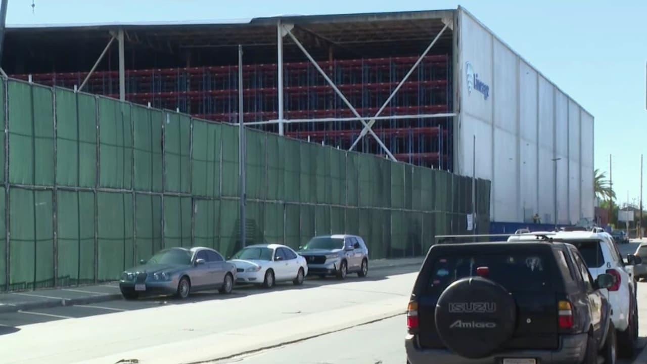 Afectados por incendio de Lineage exigen soluciones a compañías de electricidad por facturas elevadas