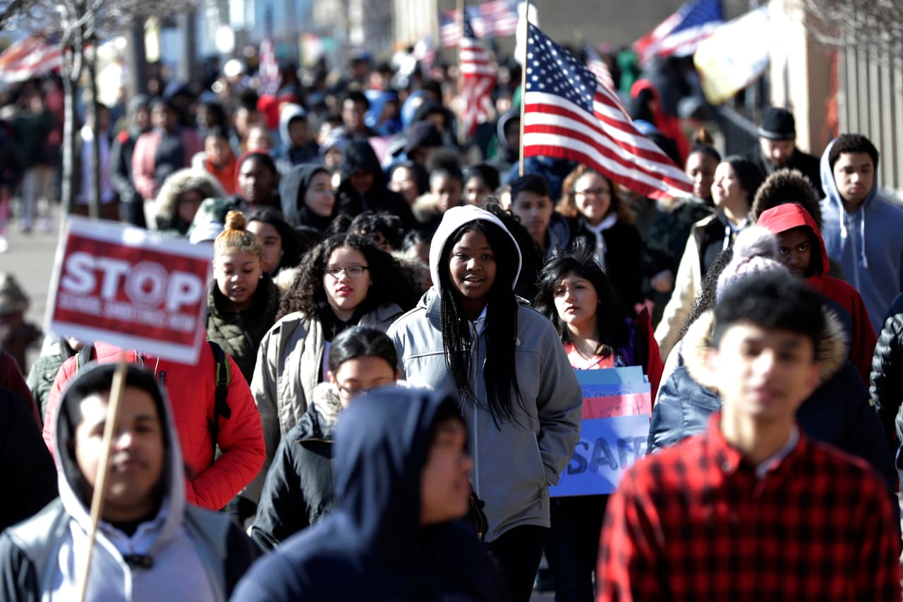 Demasiado jóvenes para reservar un hotel: así recibe Washington a miles de adolescentes que llegan para la gran marcha contra las armas