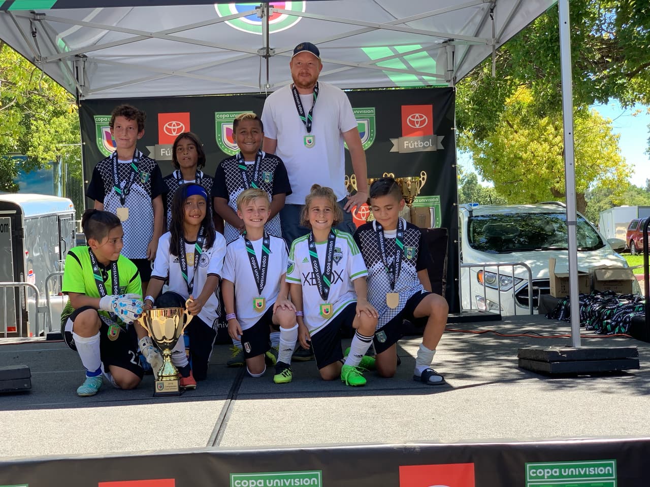 El primer y segundo lugar de cada categoría recibió medallas por su triunfo.