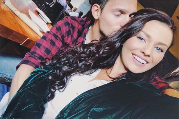 "A
<b> Irina</b> le está yendo muy bien, afortunadamente a mí también entonces vamos hacia donde vinimos, cada quien de su país vinimos a esforzarnos y a seguir trabajando duro y decidimos tomar este tiempo para enfocarnos en nosotros”, aclaró Palomares.