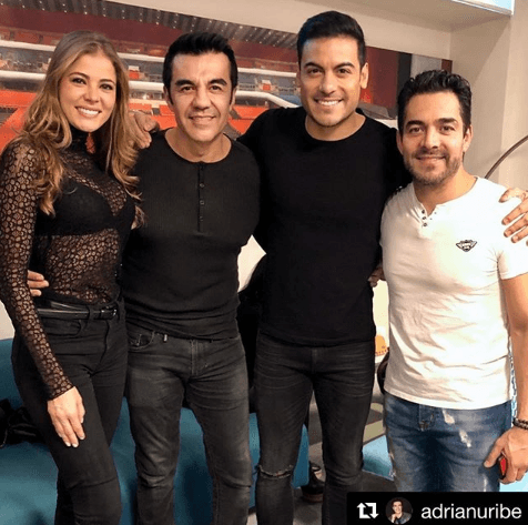 Por otro lado, los amigos más cercanos al actor también conocido como 'El Vítor' han celebrado su romance con la modelo.