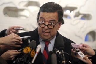<h3 class="cms-H3-H3">Los amigos señalados:</h3> 
<b>Bill Richardson</b>, exsenador y exgobernador de Nuevo México también fue señalado en una acusación presentada hace más de dos décadas 
<b>Giuffre</b> que señala que 
<b>Ghislaine Maxwell</b> la instruyó para que tuviera relaciones sexuales con él. Madeleine Mahony, portavoz de Richardson, dijo que la acusación era "completamente falsa", además negó que el exgobernador nunca ha estado en las Islas Vírgenes y nunca vio a Epstein en presencia de niñas o menores de edad, además de negó conocer a la Sra. Giuffre.