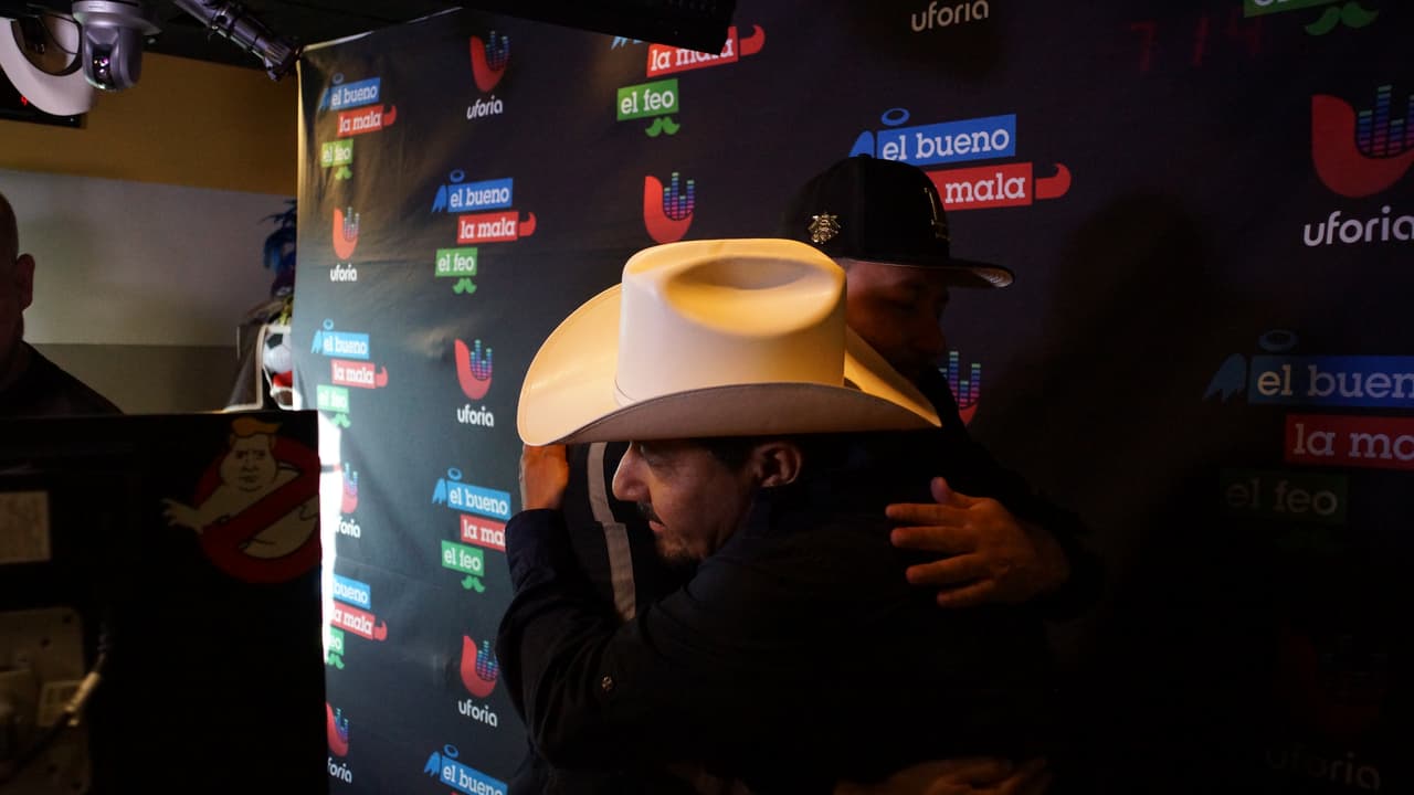 Roberto Tapia llegó al El Bueno, La Mala y El Feo para estrenar en exclusiva su nuevo sencillo.