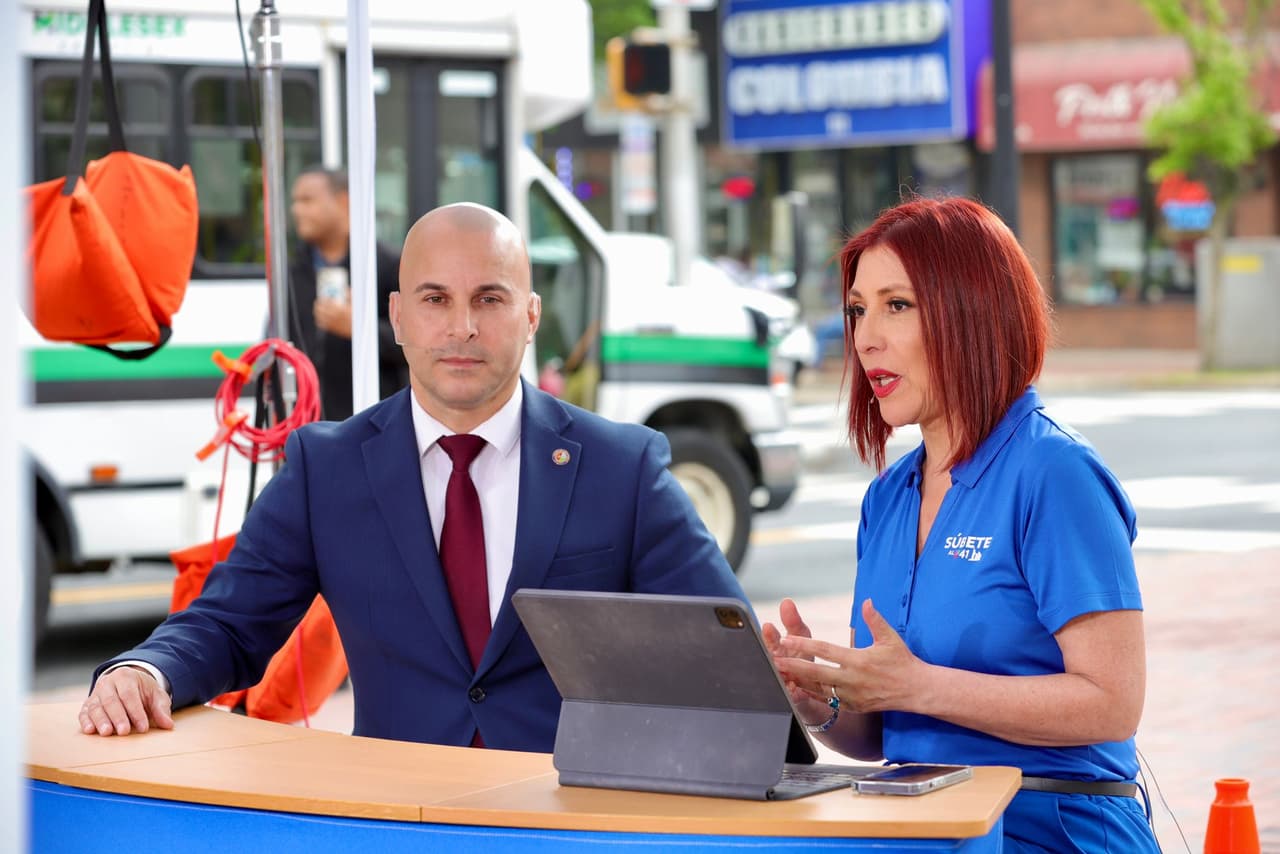 El alcalde de Perth Amboy, Helmim Caba, entrevistado por
<a href="https://www.univision.com/local/nueva-york-wxtv/ana-patricia-candiani" target="_blank">Ana Patricia Candiani</a>.