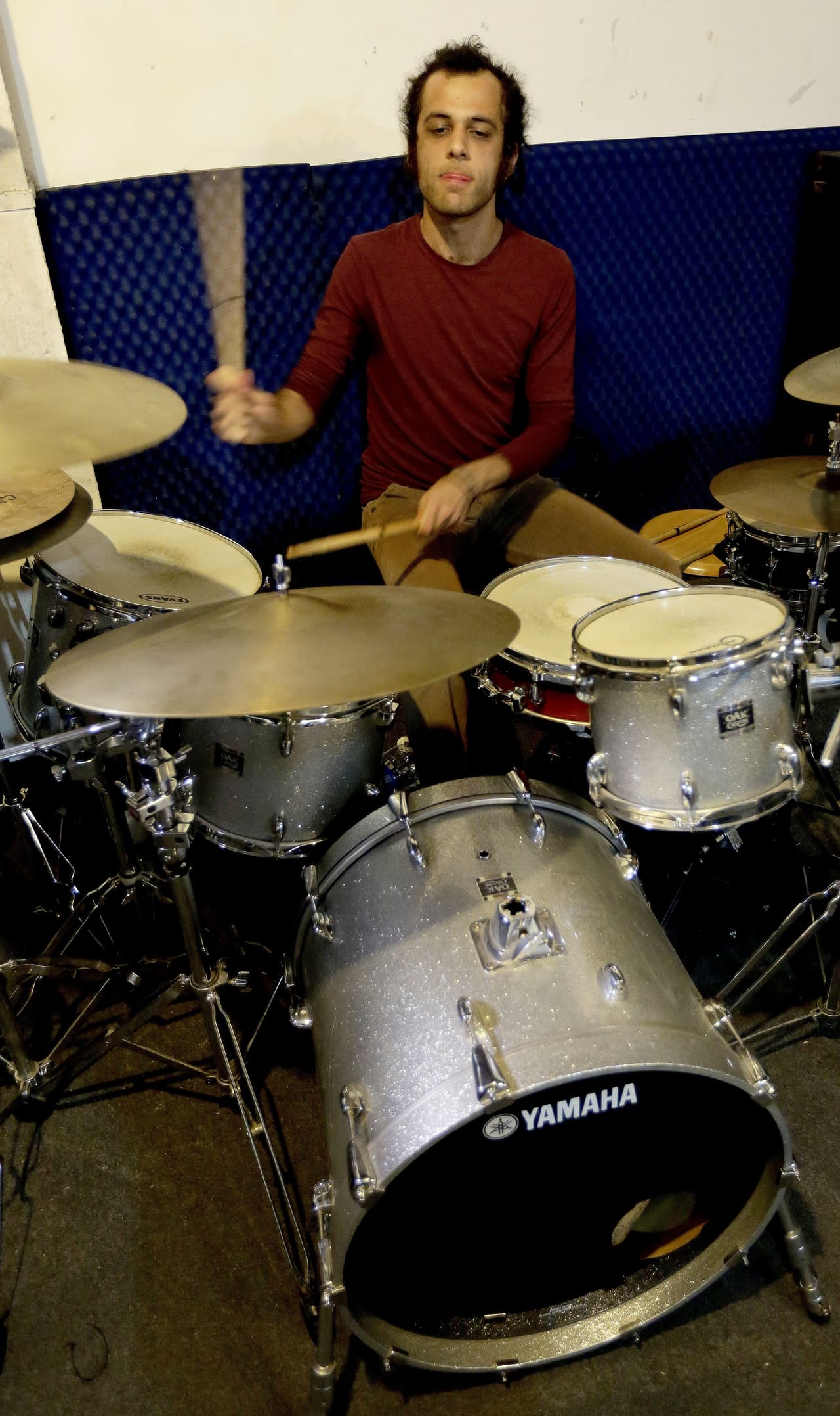 6. Pound. Si eres fan de la música, este ejercicio te agradará. Combina canciones de rap, rock, dubstep, pop y old school mientras se simula el movimiento de los bateristas de una banda de música para “aumentar los niveles de energía” y “renovar el cuerpo”