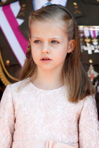 Sin embargo, a mediados de junio pasado, el diario español 
<b><a href="https://elpais.com/elpais/2019/06/14/gente/1560512419_463373.html" target="_blank">El País</a></b> dio a conocer que la casa real había informado que 
<b><a href="https://www.univision.com/entretenimiento/realeza/la-princesa-leonor-y-el-rey-felipe-vi-aparecen-por-primera-vez-en-una-moneda-el-sale-identico-pero-ella-no-se-parece-fotos" target="_blank">Leonor asistiría</a></b> por primera ocasión a los premios en la edición de 2019.