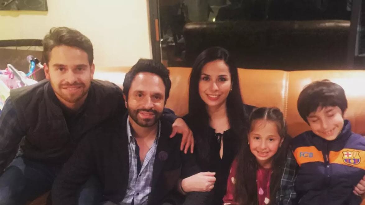 Reynaldo Rossano, sus tres hijos y su exesposa Karla Arreola.