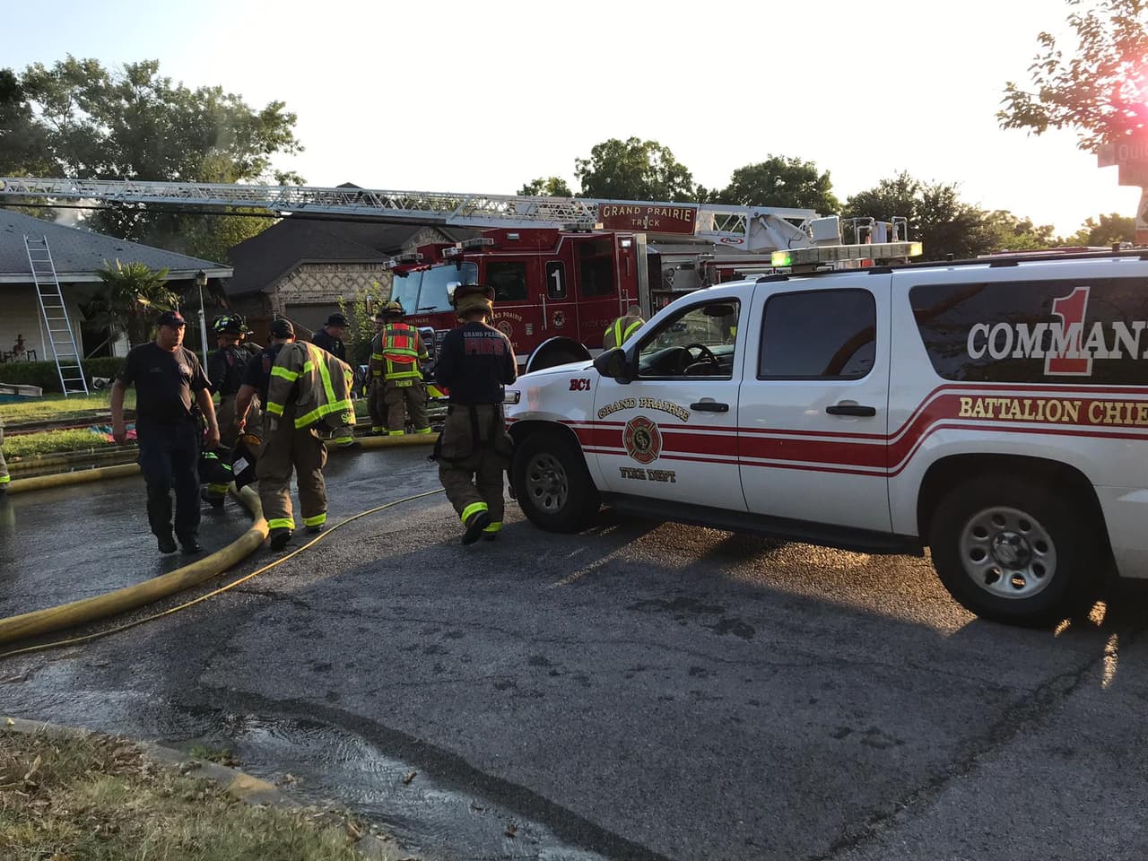Ya a la salida del sol los bombero había controlado la escena.