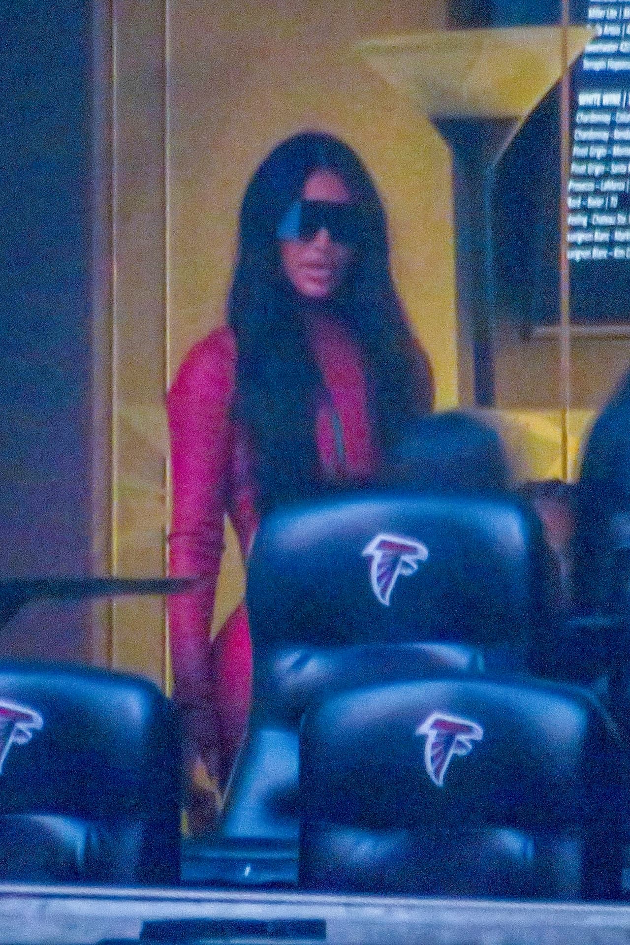 Kim Kardashian está haciendo lo propio y a pesar de ya no estar juntos, ella 
<b>lo sigue apoyando</b>, y lo demostró al ser parte de la audiencia en su concierto.