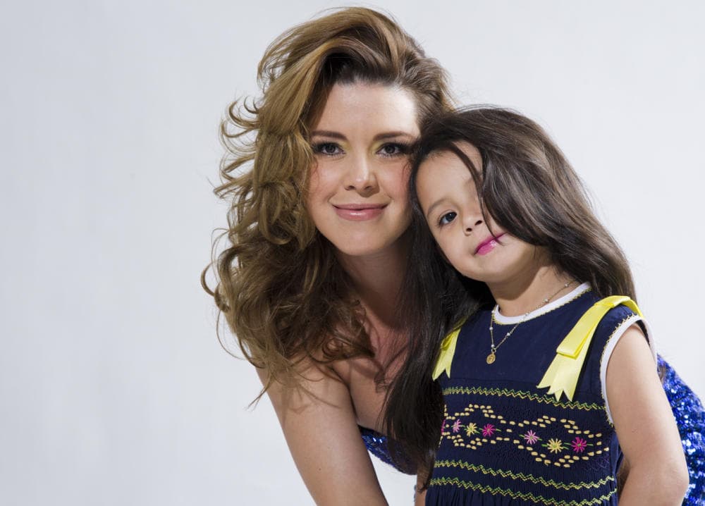 Alicia Machado también es mamá de una pequeña de nombre Dinorah. Ella es la luz de su vida y hace todo para llenarla de cariño.