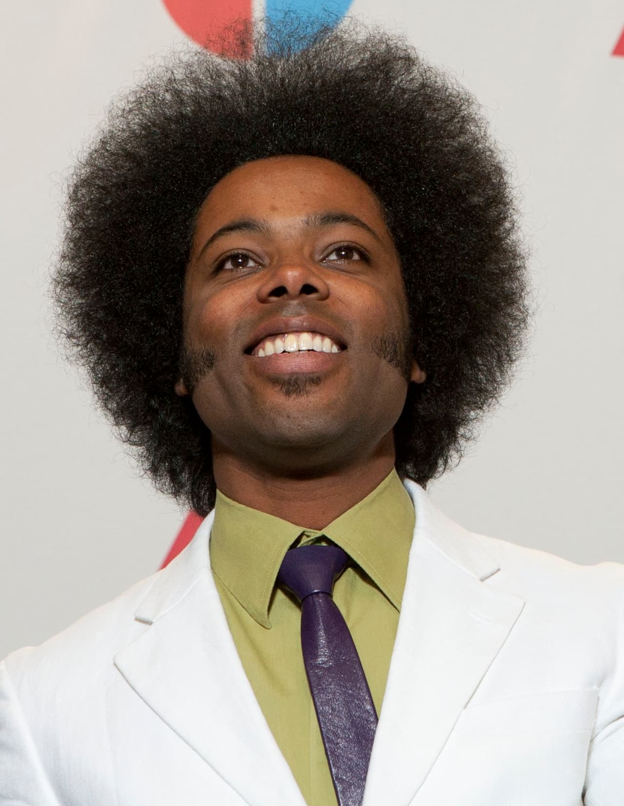 Tres discos ha grabado Alex Cuba desde que la Academia latina lo distinguiera como Mejor Nuevo Artista en 2010. Desde entonces se ha consolidado como cantautor en inglés y español.