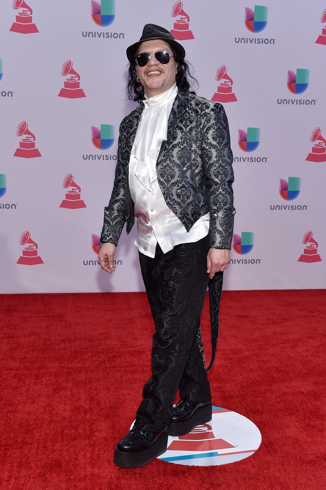 Lo queremos, pero definitivamente quedó listo para dirigir la función de un circo de rarezas.