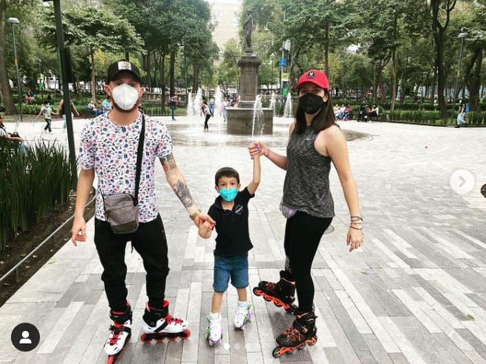 Por lo que se ve en algunos contenidos que ella tiene en su cuenta de Instagram, la relación que su hijo tenía con el actor era muy cercana: "Él era
<b> prácticamente su papá</b>" dijo la prometida del actor en declaraciones publicadas por 'Venga la alegría' este domingo 31 de octubre.
<br>