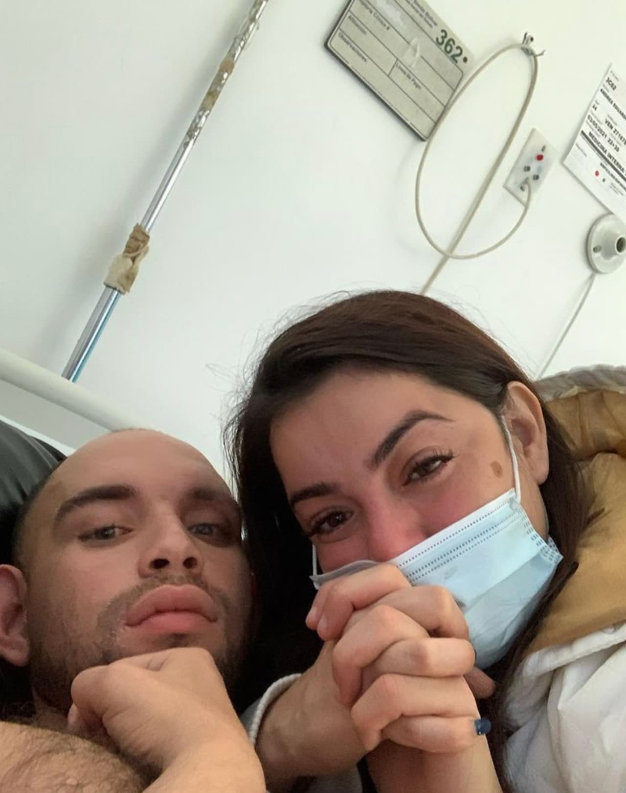 En el texto que publicó en Instagram señaló que 
<b>ha recibido múltiples muestras de apoyo</b>, incluso, algunas personas se ofrecieron a realizar el traslado de las cenizas, sin embargo, prefiere ella misma llevarlo consigo en cuanto le sea posible.