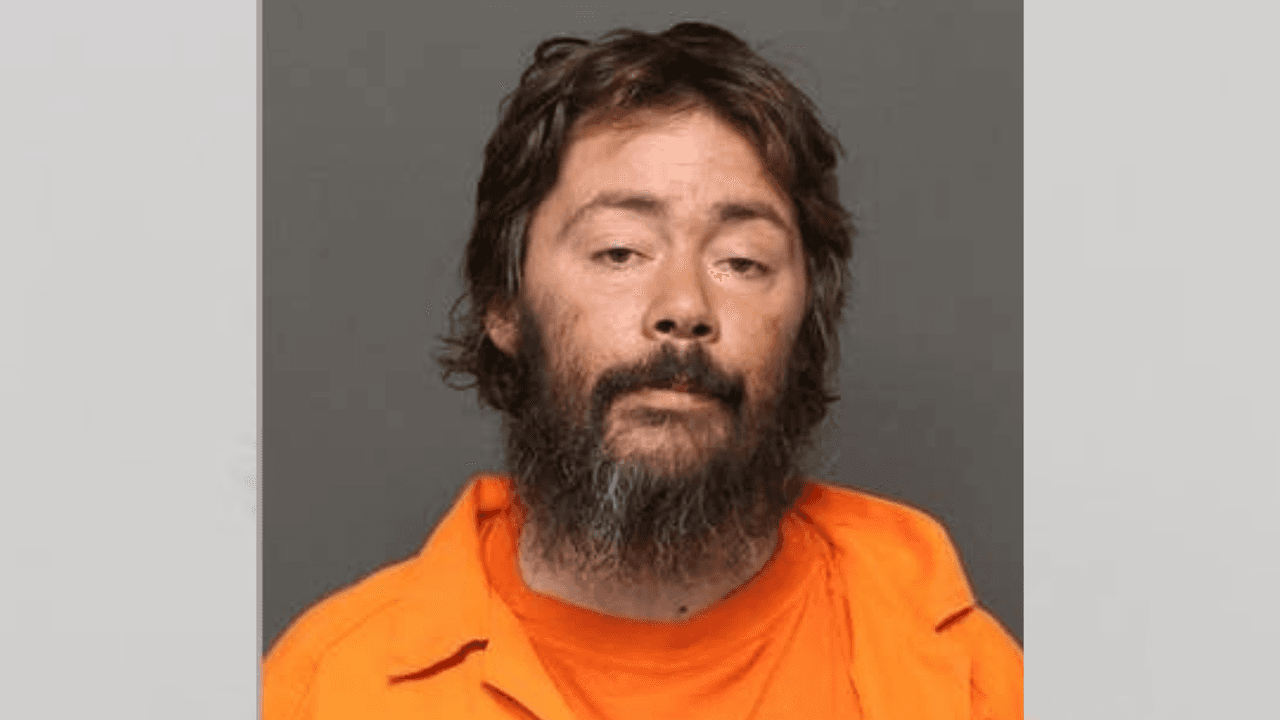 Acusan a hombre de asesinar a su tía de 60 años dentro de su apartamento en Lumberton