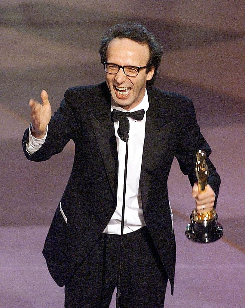 Benigni brilló como pocos lo han logrado hacer en los premios Oscar de 1999, pues se llevó varias estatuillas a casa por 'La vida es bella', incluidas la de Mejor Actor, Mejor Director y Mejor Película Extranjera.