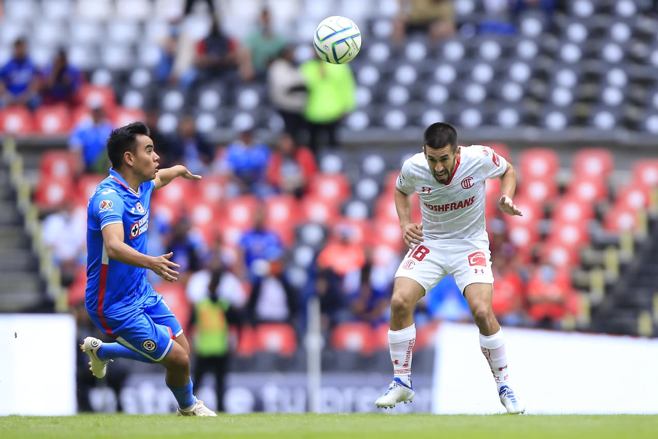 Toluca retomó el liderato del Apertura 2022 al imponerse a Cruz Azul en un partido protagonizado por el arbitraje.