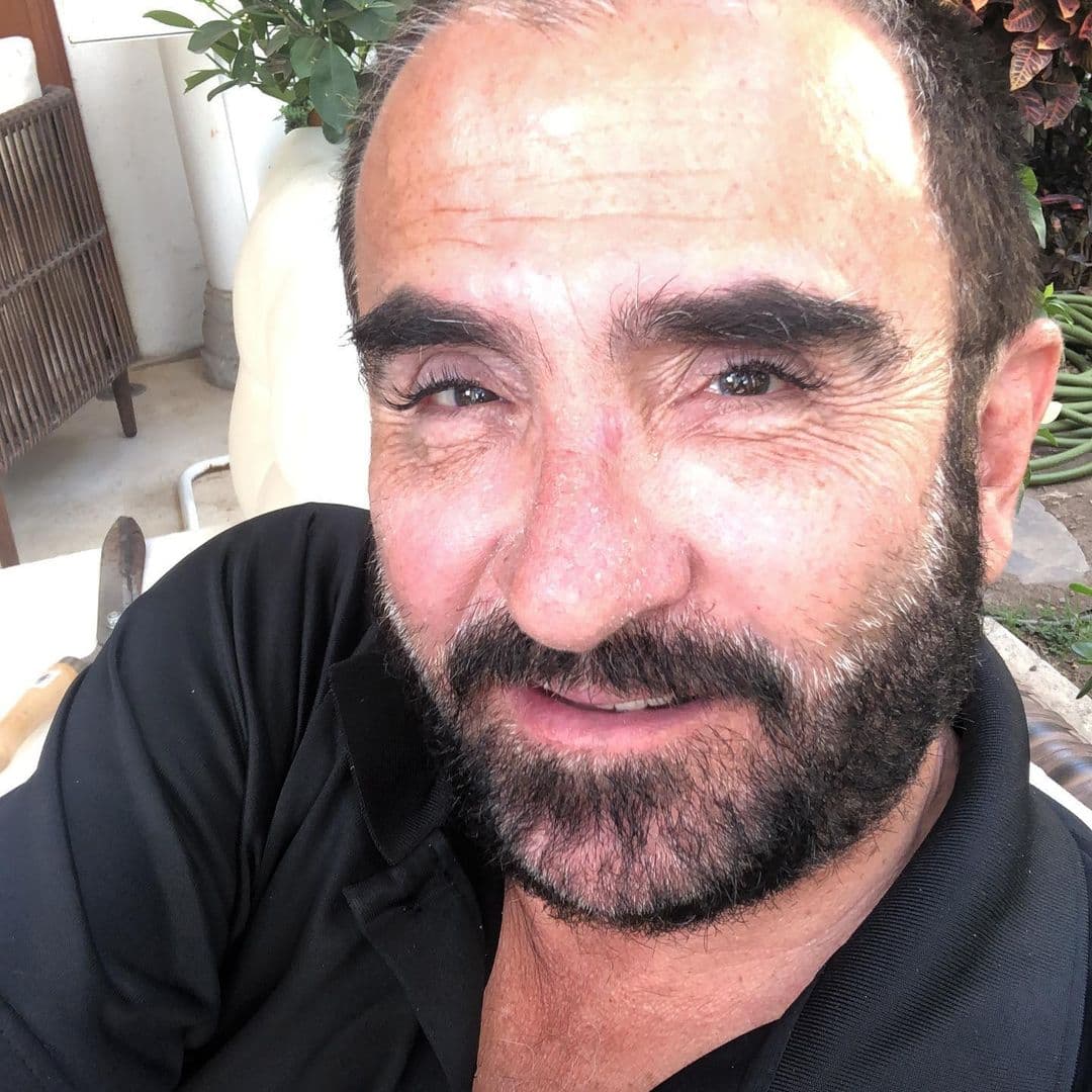 En los comentarios de las fotos en las que reaparece el cantante, sus seguidores se alegraron de que se hiciera presente por este medio y escribieron mensajes como: "Qué emoción verlos de nuevo", "Los extrañamos", "Hermosa familia y sobre todo ver de nuevo al Sr. Vicente Fernández".