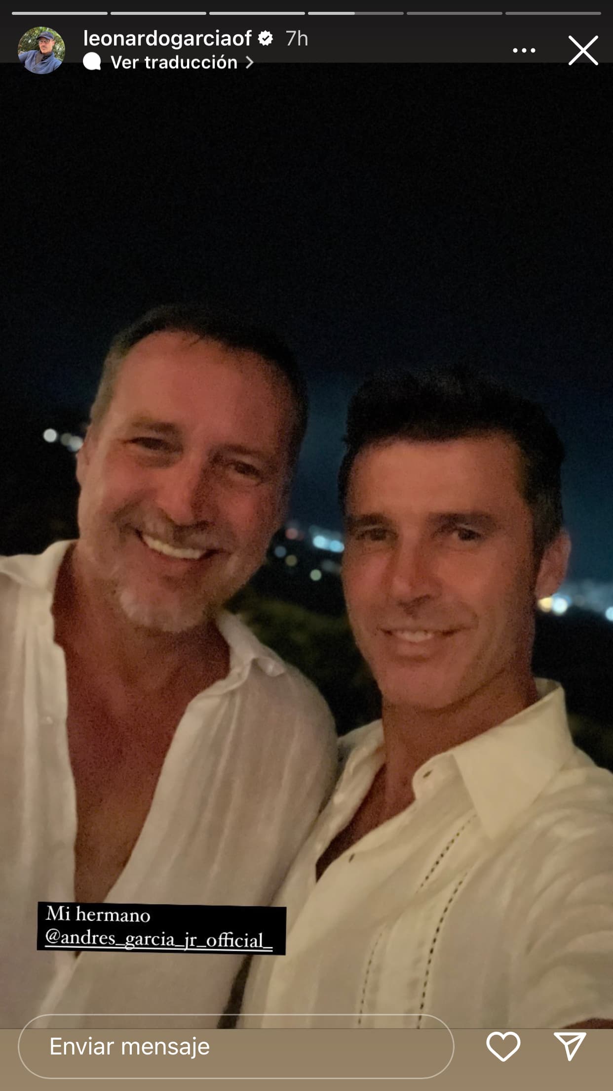 En ese entonces no quedó claro si se reunieron con su famoso padre, quien ha estado convaleciente en casa de su esposa.
<br>