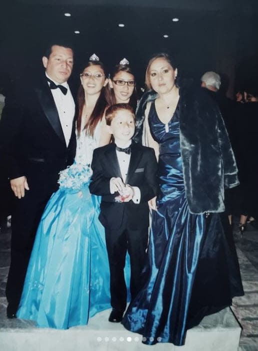 "Pero sin duda él siempre supo los grandes padres que tuvo y lo mucho que lo amaron, él siempre supo que su familia daba la vida por él, hoy es un día más sin él".
<br>