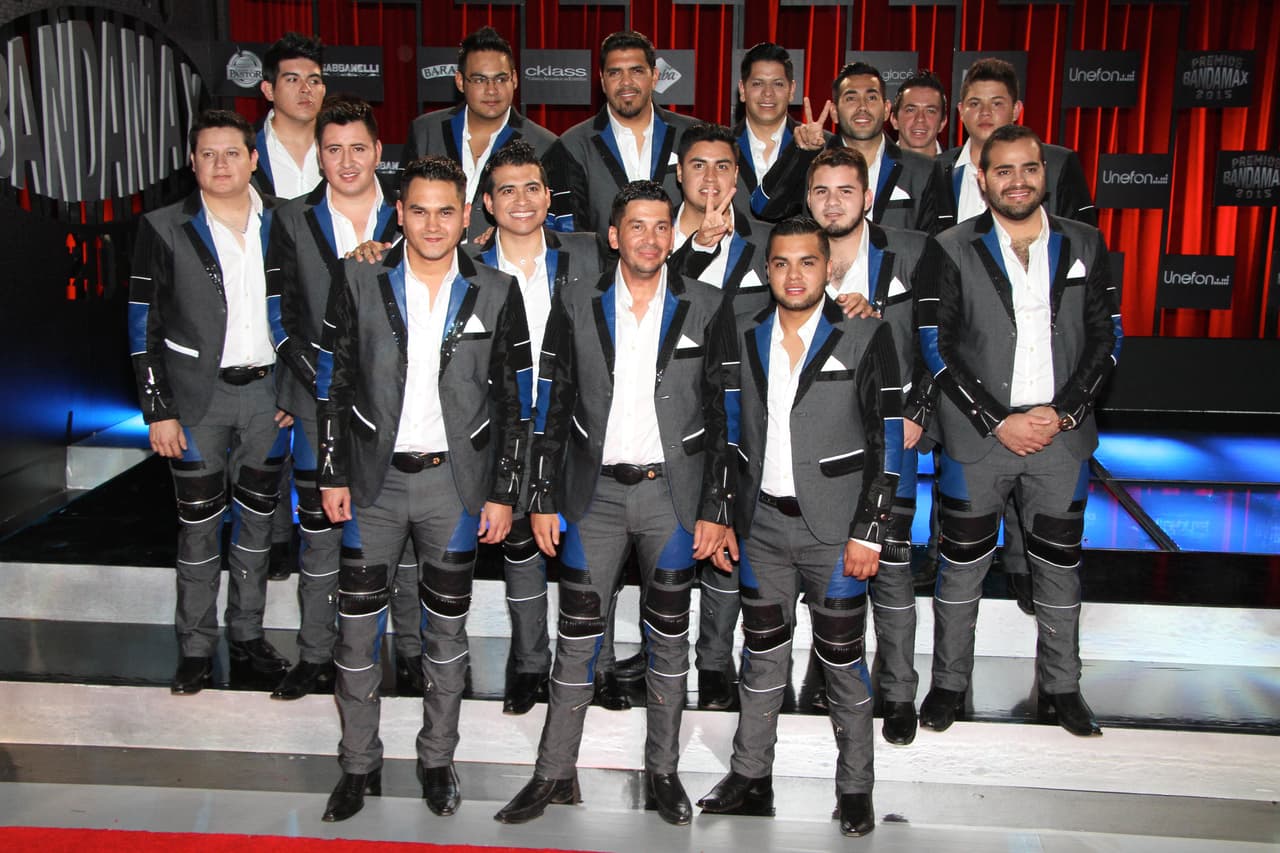 Los Recoditos prefirieron usar un atuendo más futurista para la noche grupera, en la que fueron recibidos con muchos piropos.