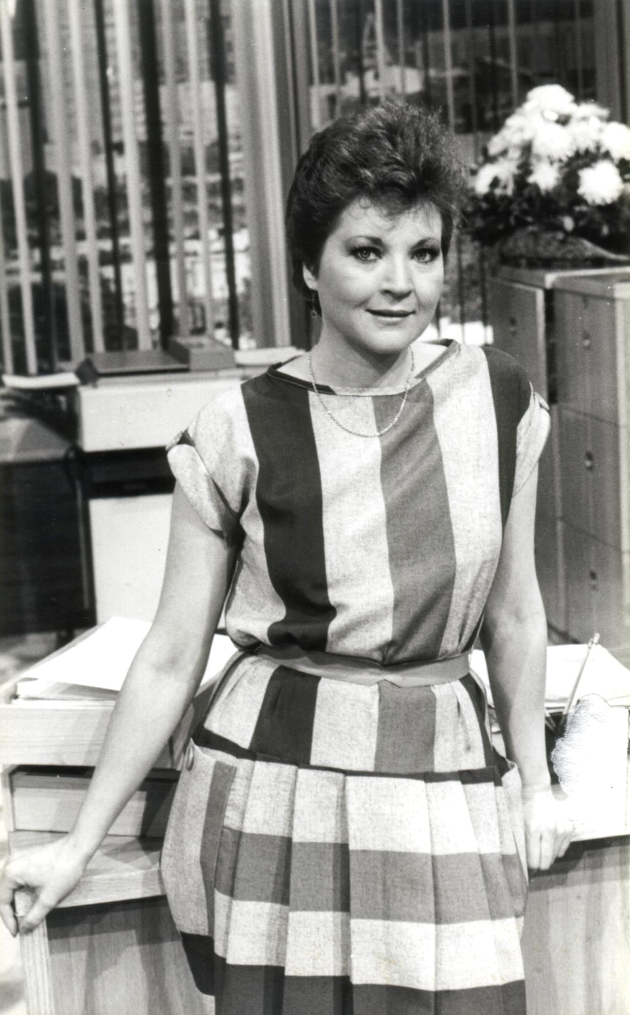 El cuarto mandamiento (1967)
<br>
<br>En 1967 Mimí Bechelani, la guionista de Teresa, lanzó el ‘remake’ ‘El cuarto mandamiento’, Dicho melodrama contó la historia de Olivia (interpretada por la actriz Laura Lara), una ambiciosa mujer que hace todo lo posible por escalar socialmente. 
<br>