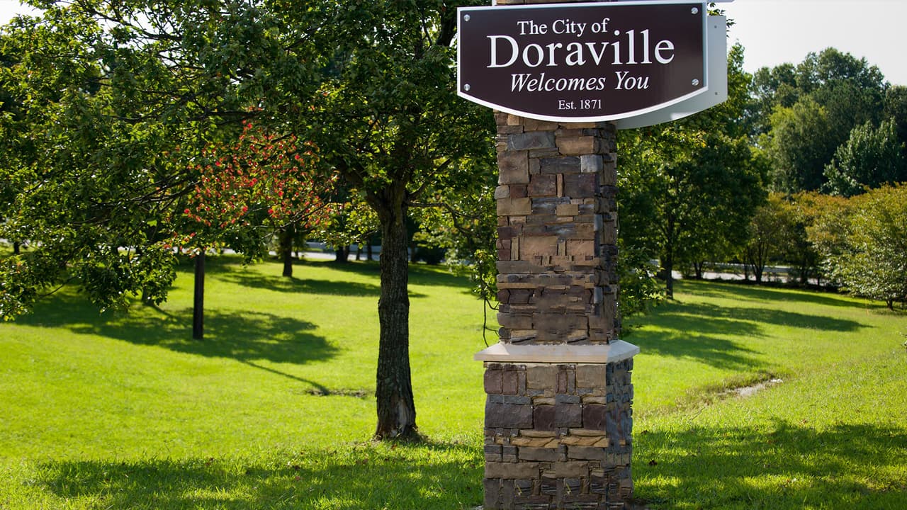 <b>Doraville:</b> Los funcionarios de la ciudad de Doraville dicen que planean introducir una ordenanza que requiera el uso obligatorio de tapabocas el 13 de julio. Se espera que la ordenanza sea aprobada.