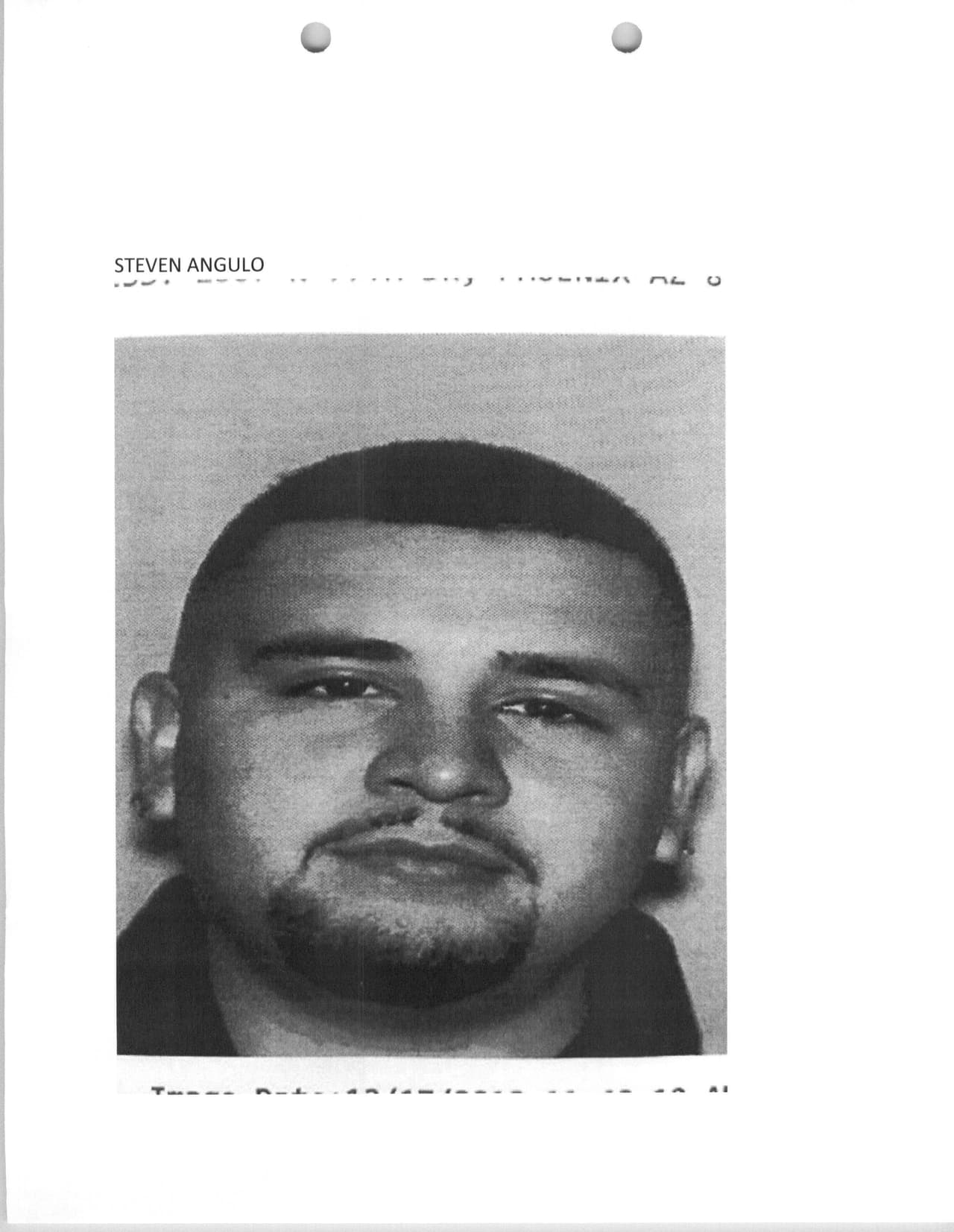 <h3 class="cms-H3-H3">Steven L. Angulo</h3>
<br>
<br>El fugitivo 
<a href="https://www.dea.gov/fugitives/steven-l-angulo" target="_blank">nacido en 1995</a> tiene su último domicilio en Phoenix, Arizona.
<br>
<br>Angulo es acusado de distribuir una sustancia controlada.