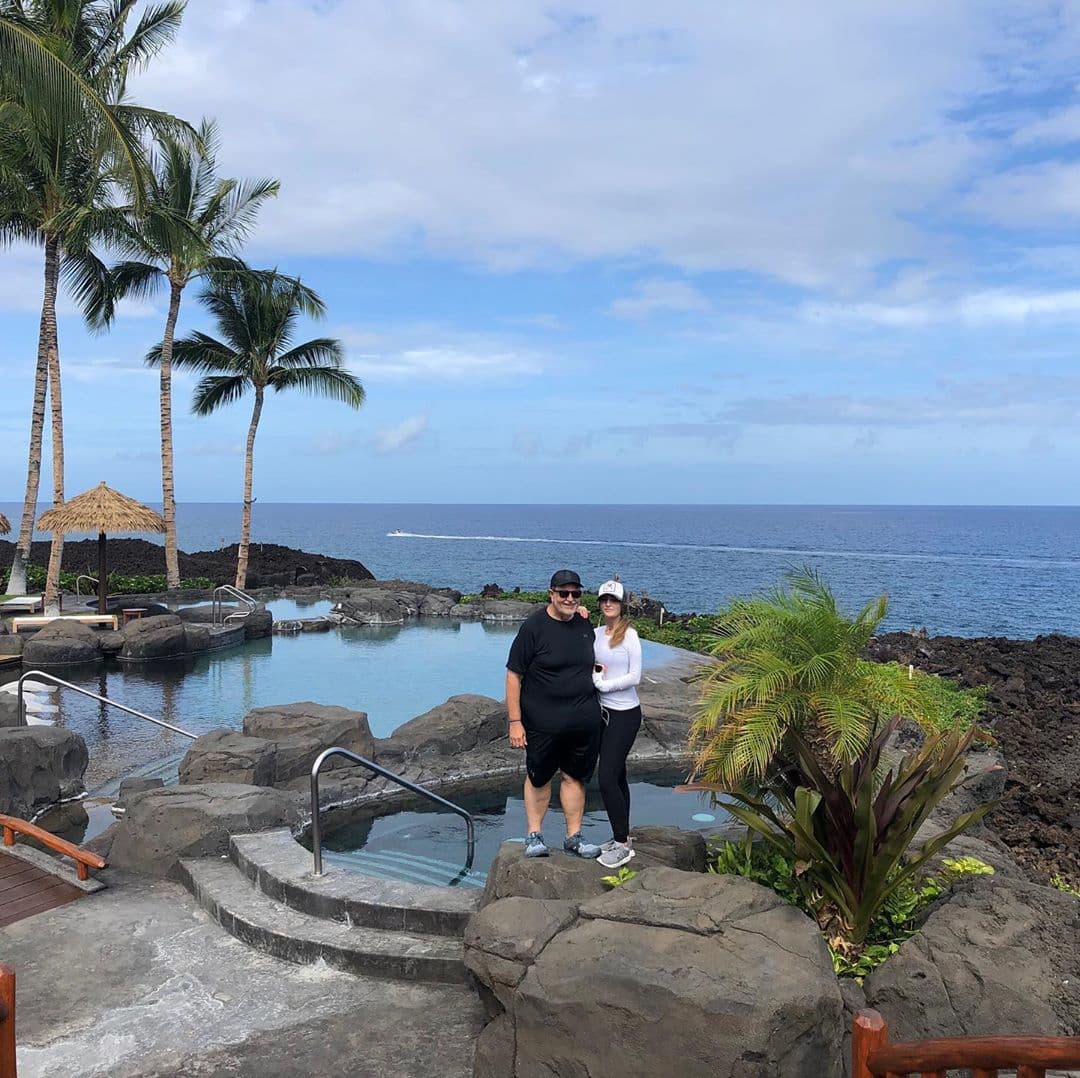 "Disfrutando de las hermosas mañanas de entrenar con Mia en Hawái", comentó Raúl en esta imagen que compartió junto a su hija de 19 años.