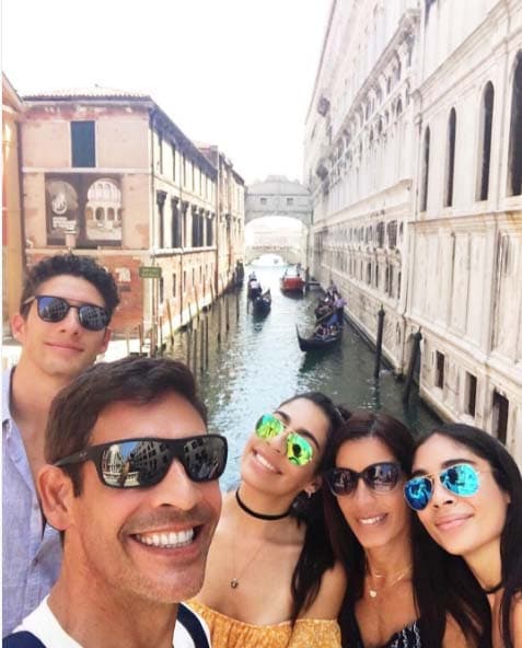 Sandra y Johnny van a ser los abuelitos más hot del momento.