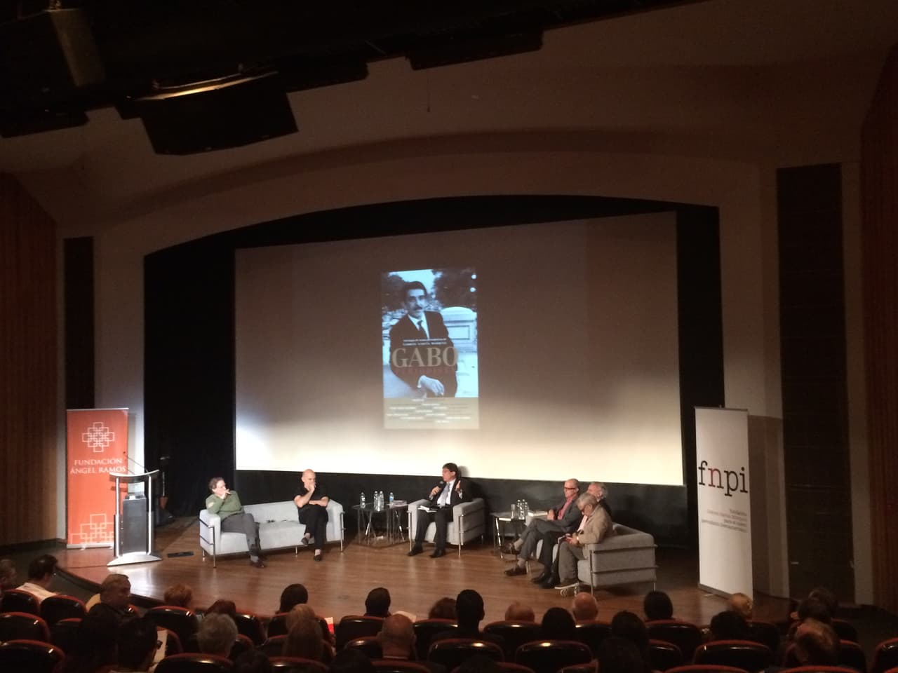 Presentan "Gabo periodista" en un día polémico en el Congreso de la Lengua