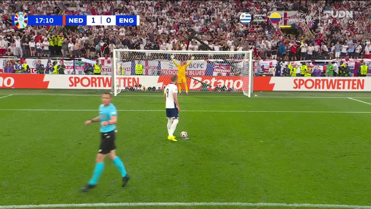 ¡GOL!  anota para Inglaterra. Harry Kane