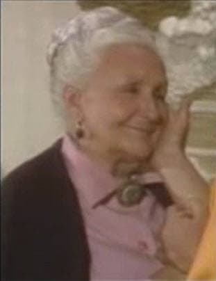 Queta Carrasco interpretó a Doña Prudencia, la casera de Mónica. La primera actriz murió el 8 de agosto de 1996 a los 83 años de edad.