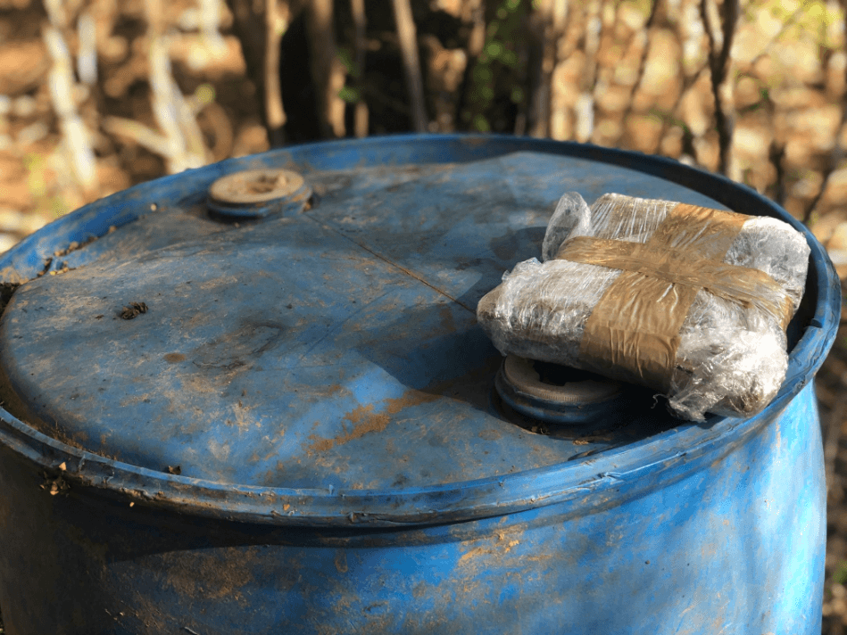 La base de la mezcla que preparan en el laboratorio está en este paquete y le llaman 'precursor de fentanilo'.