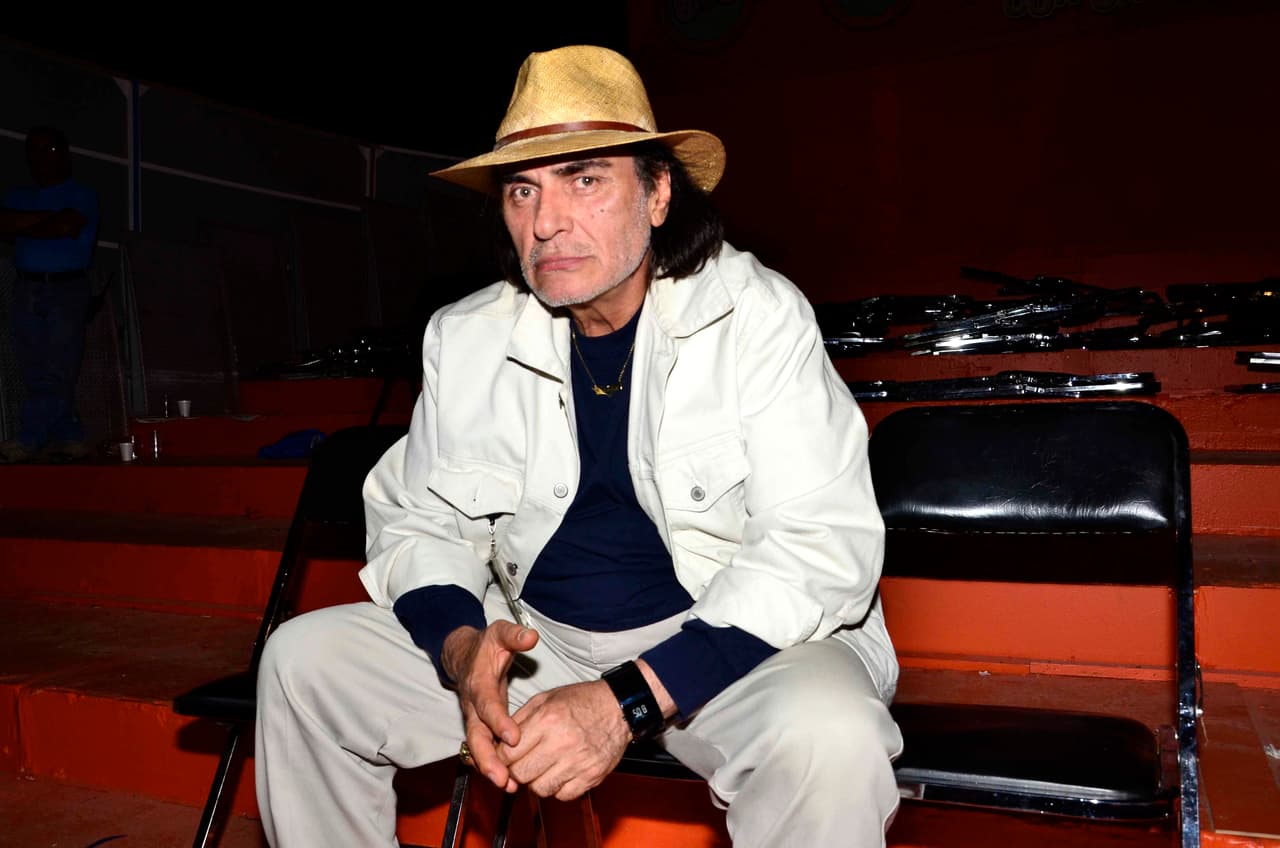 Sin duda, el actor mantiene su gran talento, pero a sus 65 años de edad ha dejado atrás al joven galán para seguir sorprendiéndonos con sus villanías en telenovelas.