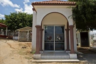 El mausoleo de la familia de Servando Gómez La Tuta, en Michoacán.