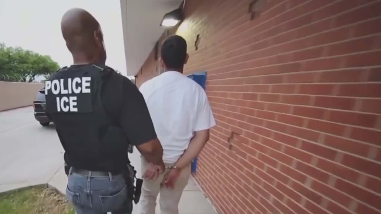 Mark Wayne admite baja moral en ICE y defiende labor de agentes