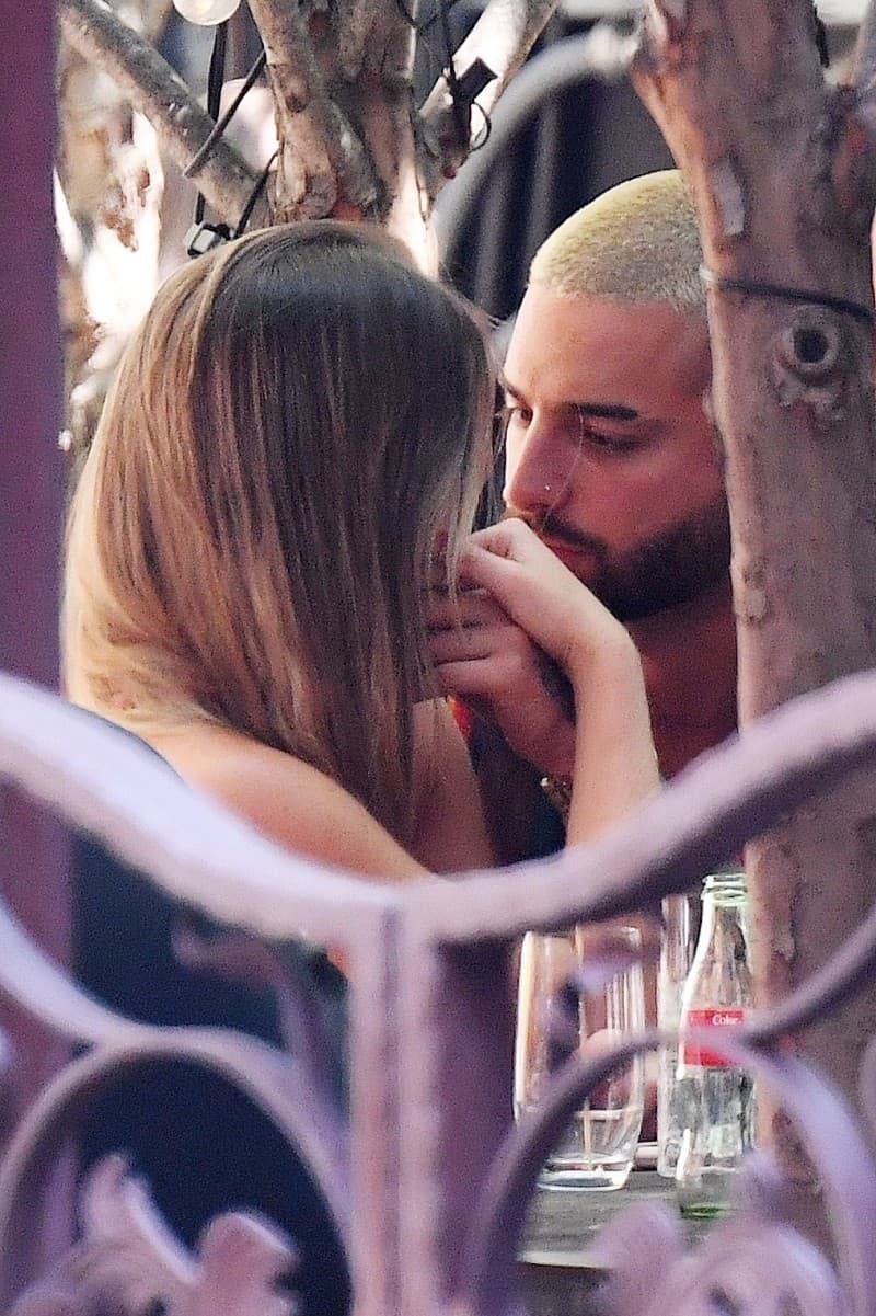 Maluma, meses después, reencuentra el amor.