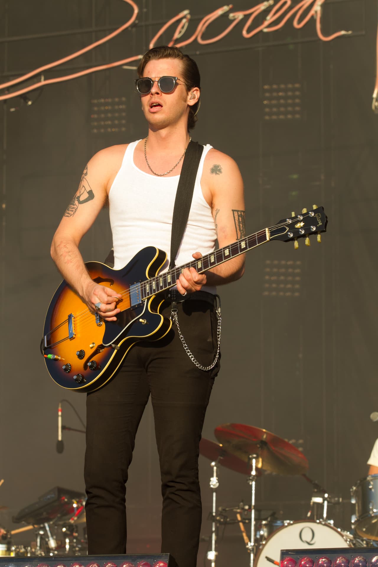 Entre los shows destacados estuvo el de la banda Foster the People. El grupo evitó tocar "Pumped up Kicks" en respeto a la víctimas que fallecieron en el tiroteo del fin de semana pasado en Las Vegas. La canción gira en torno a una balacera.