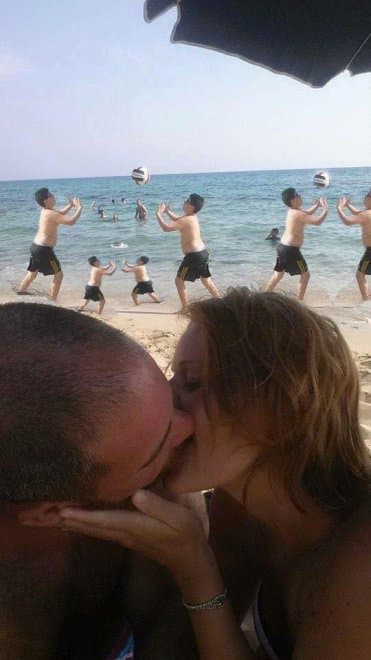Este hombre se tomó esta foto en unas vacaciones con su novia y la subió a Reddit pidiendo ayuda para remover al niño en el background. Así reaccionó el Internet...