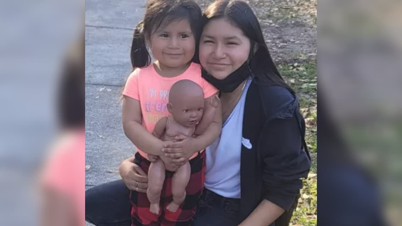 Eva, de 3 años (fallecida) y su hermana Alina, de 12 años (herida).