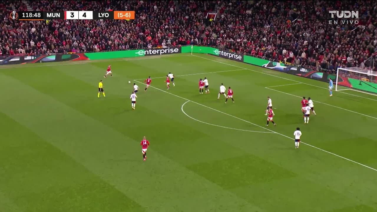 ¡GOL!  anota para Manchester United. Kobbie Mainoo